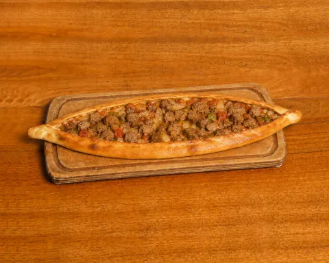 Kuşbaşılı Pide (agneau)