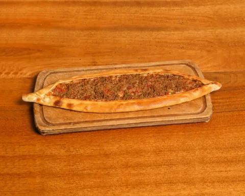 Kıymalı Pide (viande hachée)