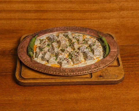 Yoğurtlu Kuzu (agneau au yaourt)